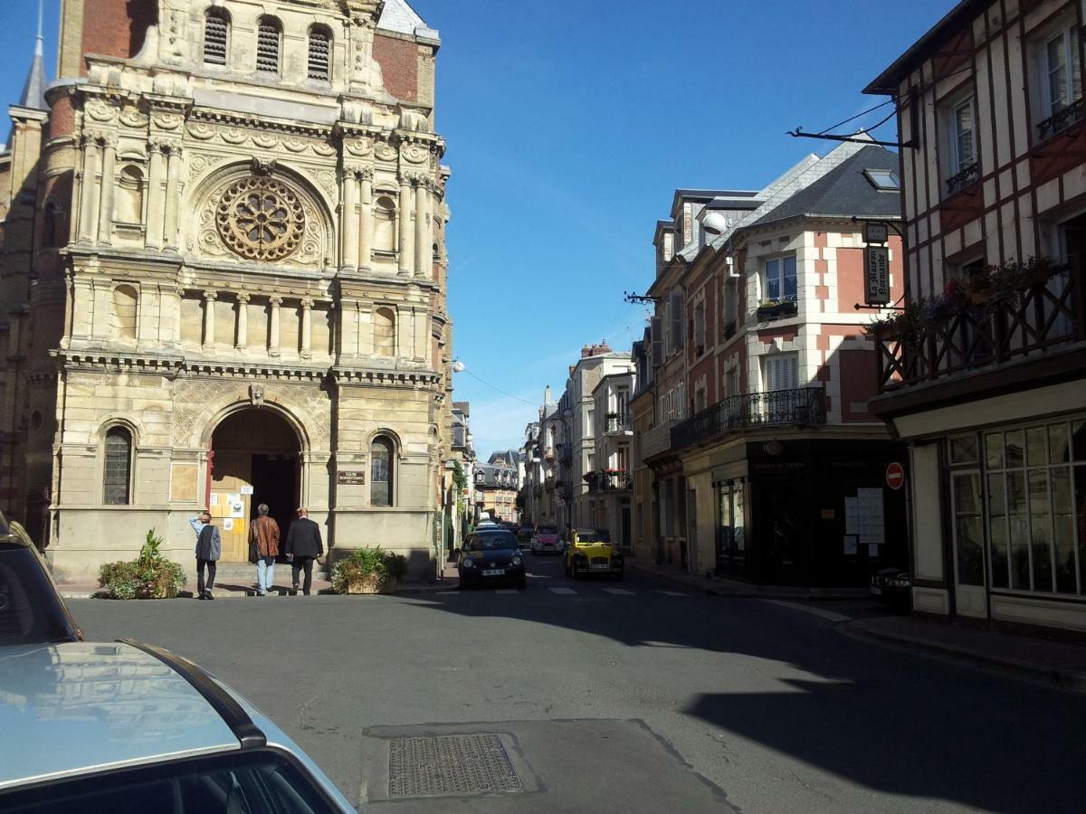 Le Capitaine Jack Daire Trouville-sur-Mer Dış mekan fotoğraf